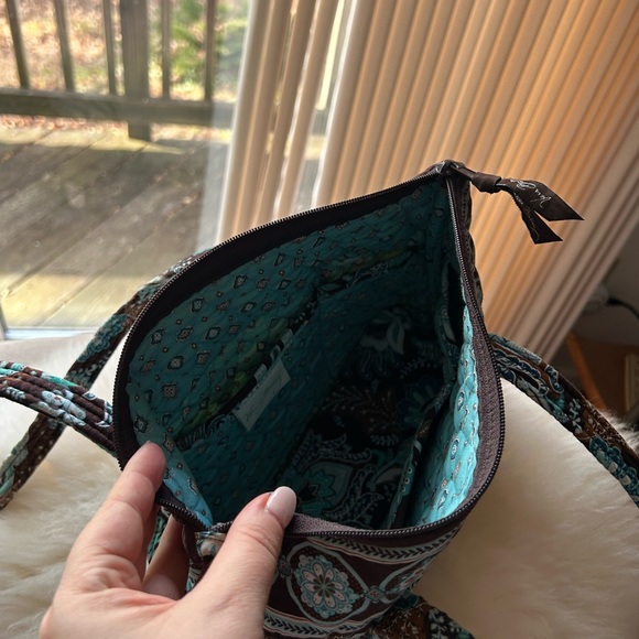 LIKE NEW Vera Bradley paisley blue and brown purse - Picture 4 of 5